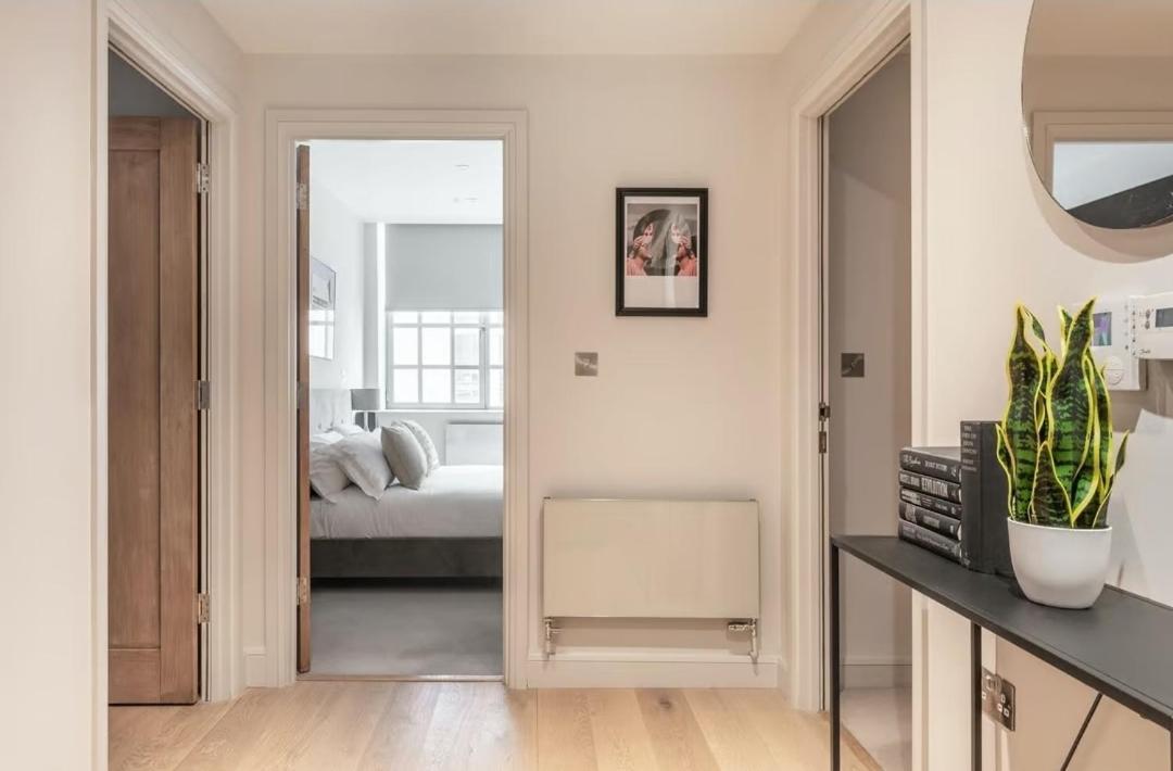 Elegant 2-bedroom Flat Near Bridge - Perfect Location With Easy Access Appartement Londen